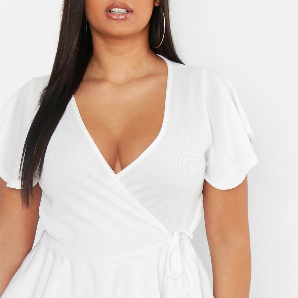 🆕 | 🤍 Boohoo White Peplum